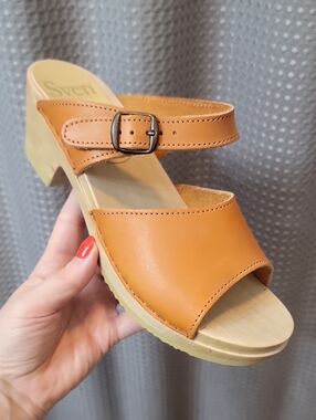 Brand new! Sven Cognac Leather Two-Strap Block Heel Clogs Size 40
